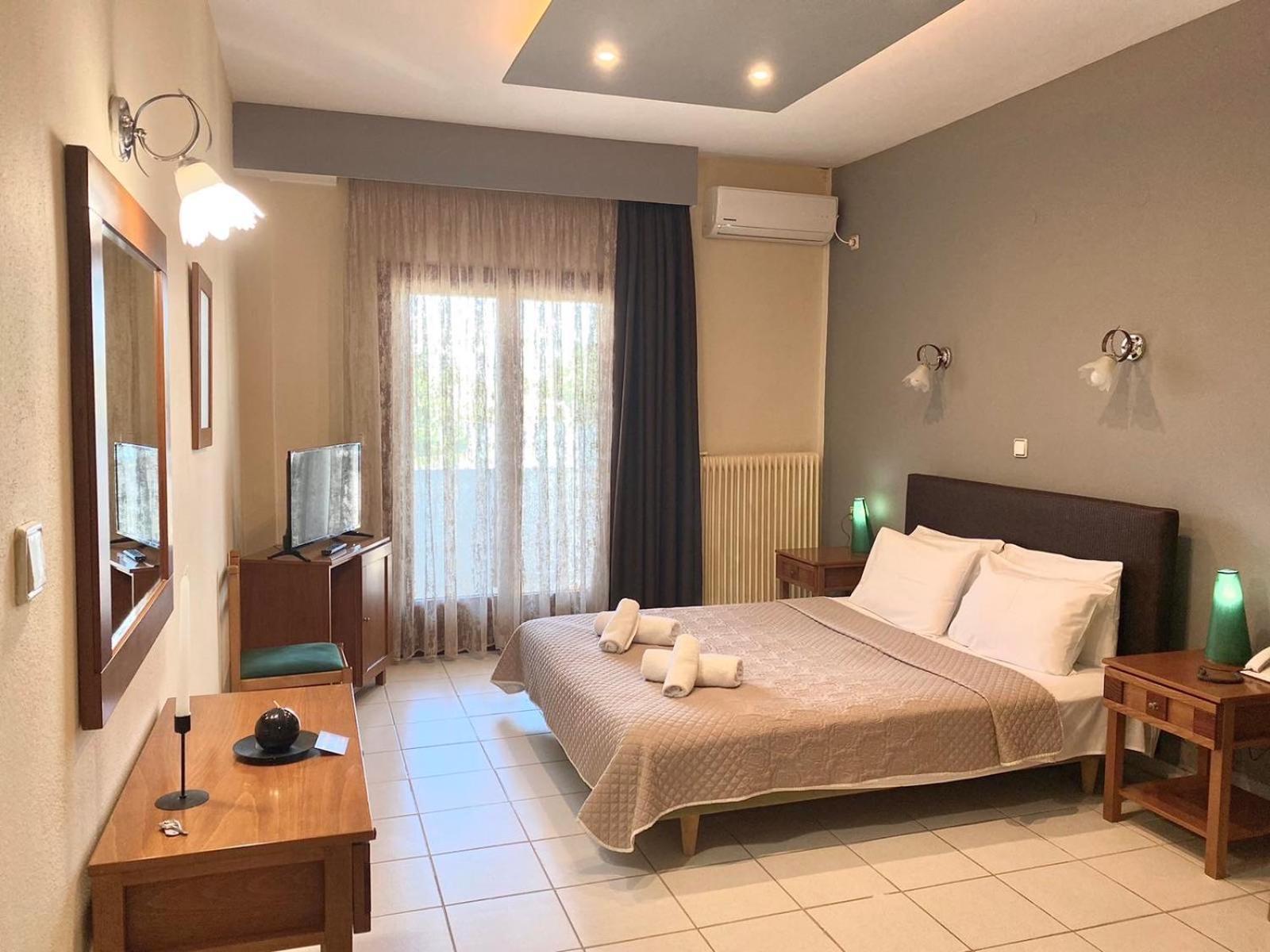 Thrassa Hotel Tycherón Eksteriør bilde