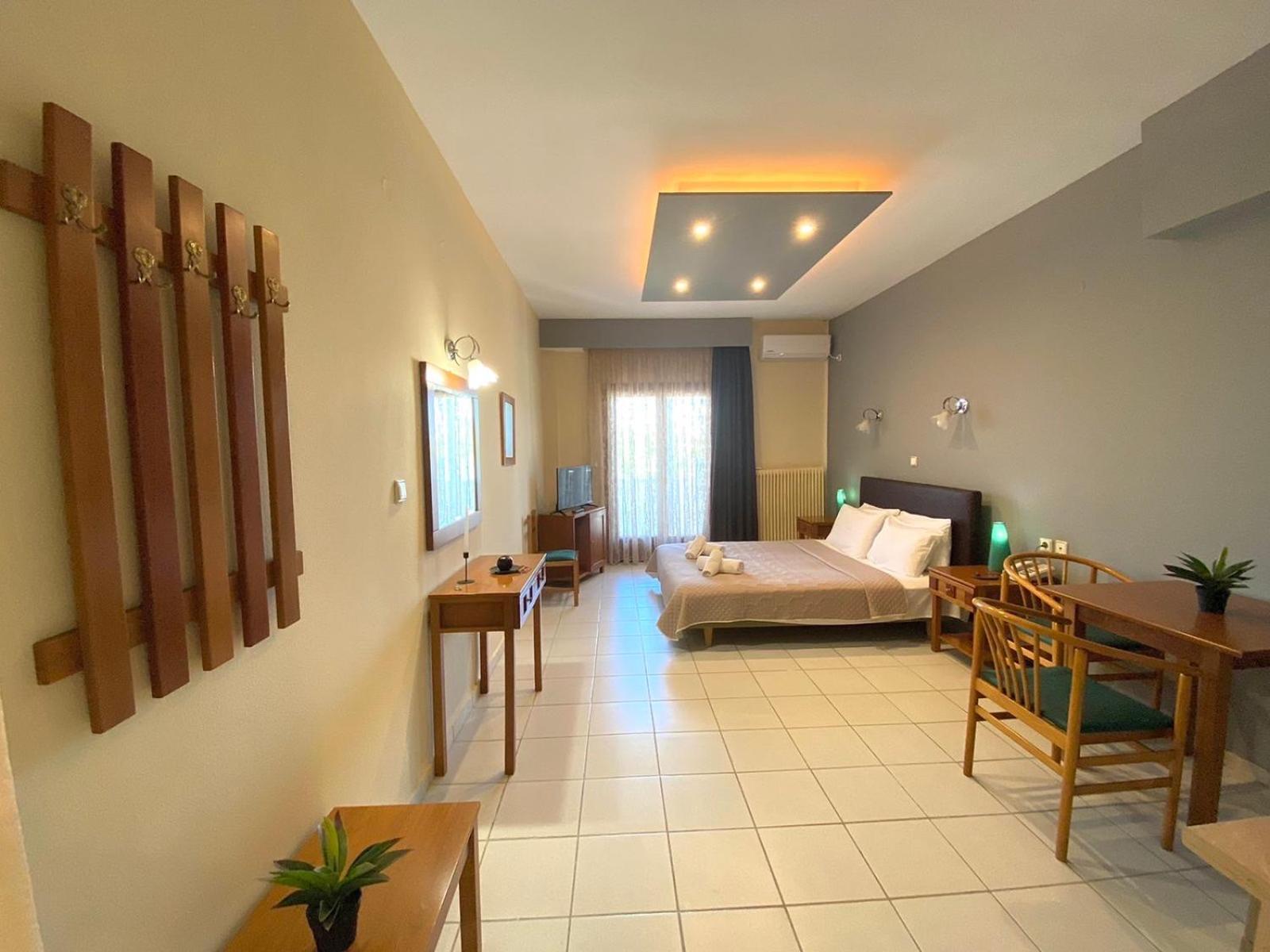 Thrassa Hotel Tycherón Eksteriør bilde