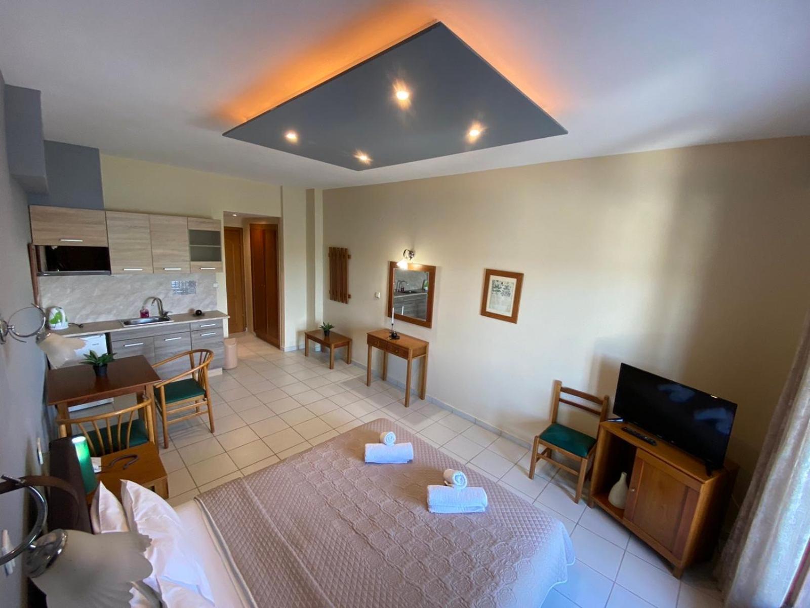 Thrassa Hotel Tycherón Eksteriør bilde